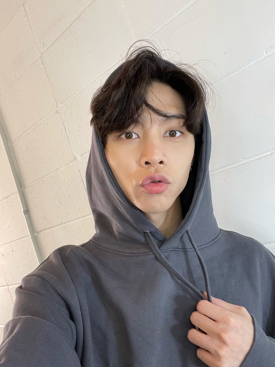 the setup vs the shot 

#JOHNNY #쟈니 #ジャニー #NCT127