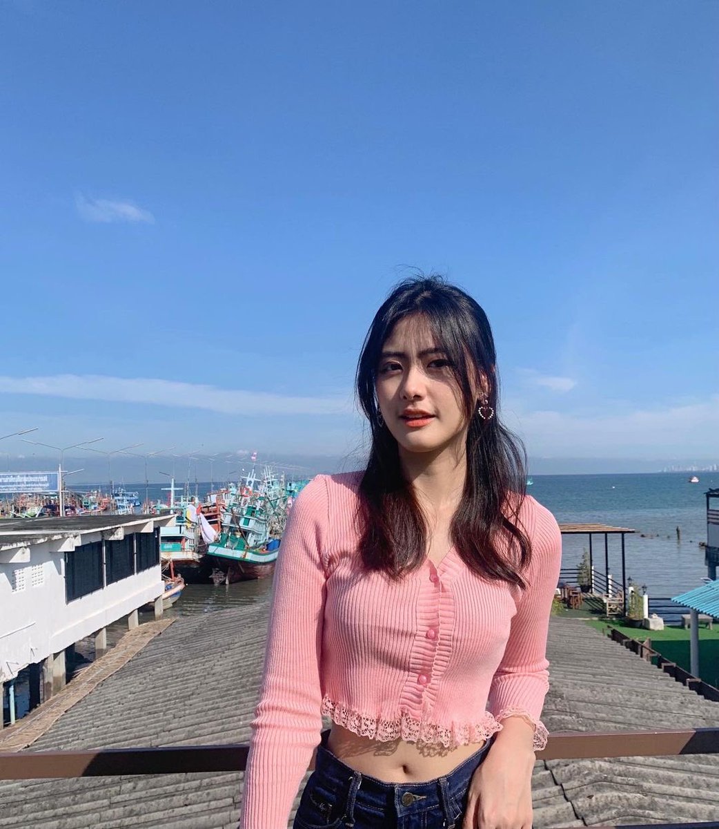 rlaxtime's tweet photo. เอ้อออออสวยขึ้นทุกวัน #GygeeBNK48 #gygee #BNK48 https://t.co/nbAoIq4fMu