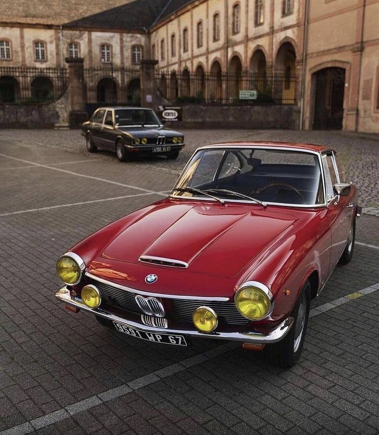 SomeMoreCarz's tweet photo. BMW 1600 GT https://t.co/4y2ra8s2sx