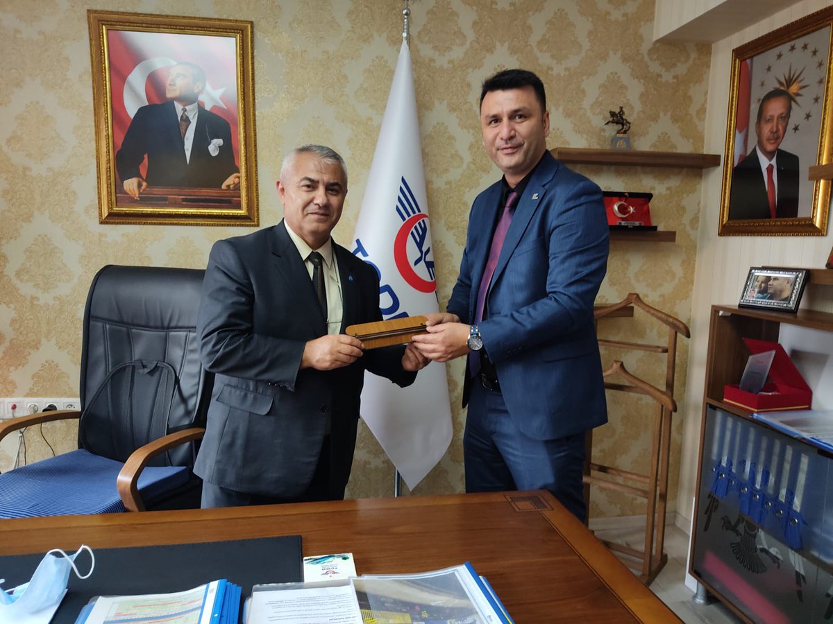 TCDD Taşımacılık A.Ş. 4. Bölge Müdürü Sayın Abdülkadir TAŞ'a ziyaret gerçekleştirdik. Gerçekleştirdiğimiz ziyarette Raylı Sistemler Mezunlarının istihdam politikalarını ve çalışan mezunlarımızın durumları üzerine istişare gerçekleştirdik.