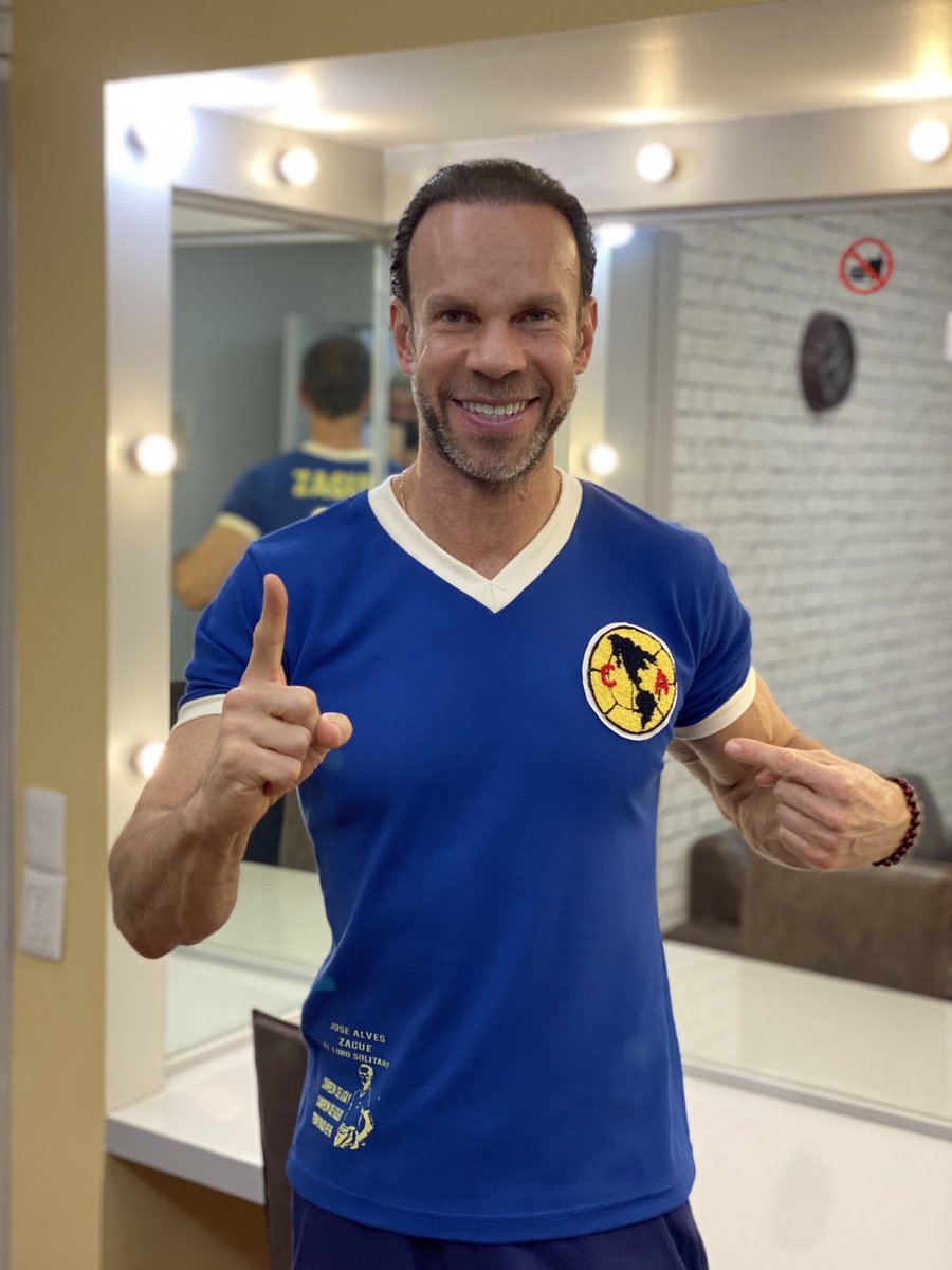 LRZague's tweet photo. Imagínense ser aficionado desde niño de un equipo y al final del sueño todo se vuelve realidad y te conviertes en el máximo goleador d la historia de ese club de tus amores. Gracias a mi padre (QEPD) q por él me hice americanista!! Feliz aniversario querido y adorado @clubamerica https://t.co/lExV2GXvTf
