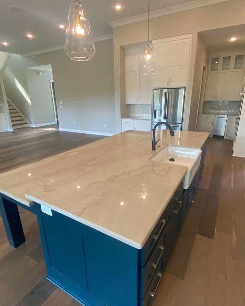 PacShore's tweet photo. We love the innovative designs our clients create such as this Dakar #quartzite extended island in #LittleRock
#pacfificshorestones #usenaturalstone #quartzitecountertops #kitchendesign #kitchenisland #kitchenandbathdesign https://t.co/Fcwlao3DRn