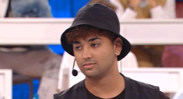 NAMACISSII's tweet photo. chi se                           chi doveva
ne va:                   andarsene davvero:
#Amici21 https://t.co/nzyKa4ttjy