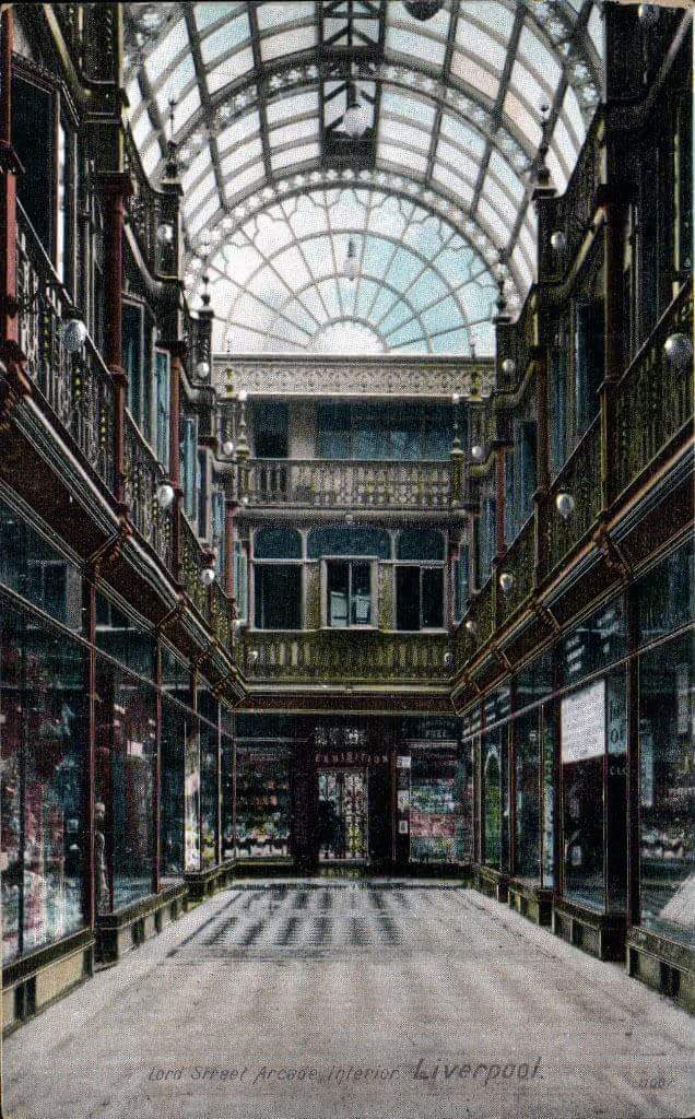 hiddenliverpool's tweet image. On The Roy Basnett Show on @LiverpoolLiveRD yesterday, Roy asked me what the 'stripey building on Lord St' used to be.

I explained that it is the old Lord St Arcade that was designed by Walter Aubrey Thomas who also designed The Royal Liver Building.