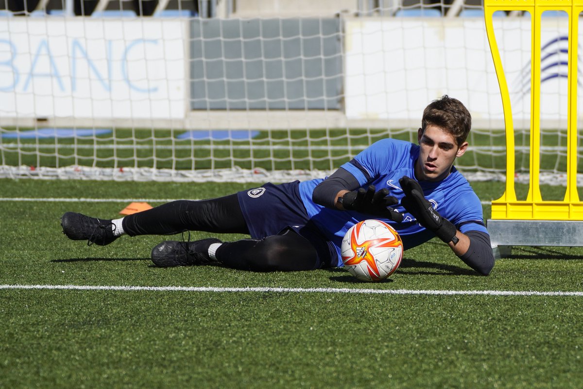 🧤 Aquesta setmana entrena amb nosaltres el porter del <a href="/nasticmanresa/">Club Gimnàstic de Manresa</a>, <a href="/Oriol_Roura_1/">Oriol Roura</a> 💪🏼

#SomTricolors 🔵🟡🔴
#Morabanc