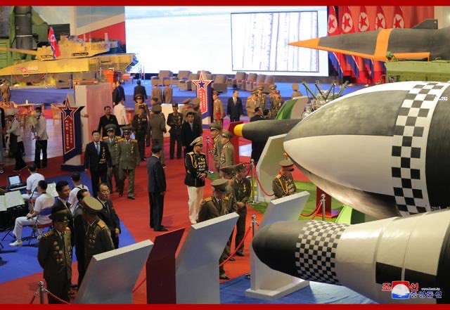rajfortyseven's tweet photo. Is #CCP #China proliferating again?
Or this is just a cardboard model?
#DPRK #NK #Mars8 https://t.co/MubCqzFdw8