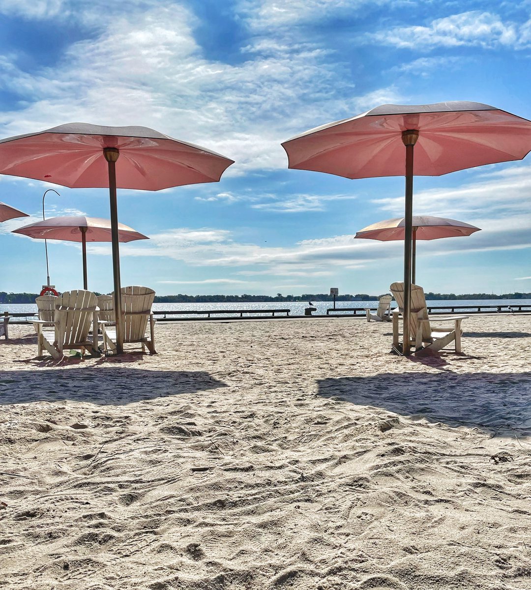 IreneSchori's tweet photo. Found this cozy place downtown Toronto. Great to spend some time here after an intensive weekend of curling.
.
#ontouragain #exploringtoronto #sugarbeach #canada #downtowntoronto #travelling #daysoff https://t.co/oNZ47w4bTl