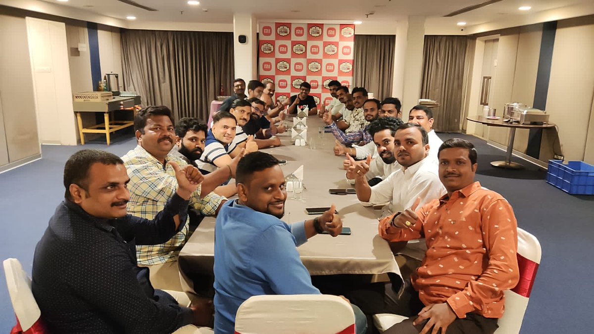 batchumalli's tweet photo. #Vizag #Partners #Meet🤝🎊
Had a great evening with our loved Partners after 2.5years 😍🎉.
Plz do #Visit nearest #MiStudios #MiStores #MiPrefPartners to explore exciting #Dussehra #offers🎉
#NoMiWithoutYou
#DussehraWithMi #DiwaliWithMi
#Mi ❤️ #Partners #Dussehra #Offers https://t.co/6IZ0JknEv1