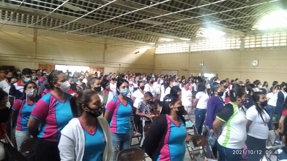 leoalvacabrera's tweet photo. #AlMomento Nos encontramos en la Jornada de Formación del personal interino del Eje Este desde las instalaciones de la escuela de arte y oficio Carmen Pilar Fernández. #RebeldiaIndigena @NicolasMaduro @_LaAvanzadora @MPPEDUCACION @RosangelaOrozco @Soykarinacarpio https://t.co/kW8wX87b3v