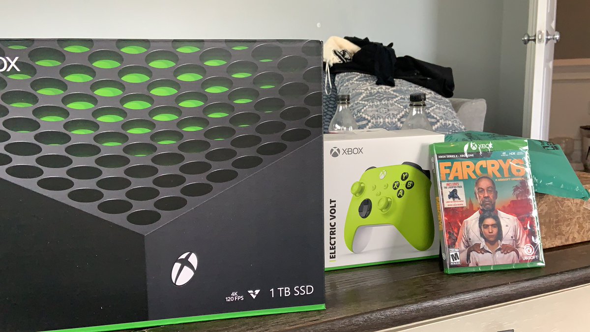 MitchGarofalo's tweet photo. Update: we got it! Never let the scalpers win #XboxSeriesX #MyXbox https://t.co/dqXvrCvS9U