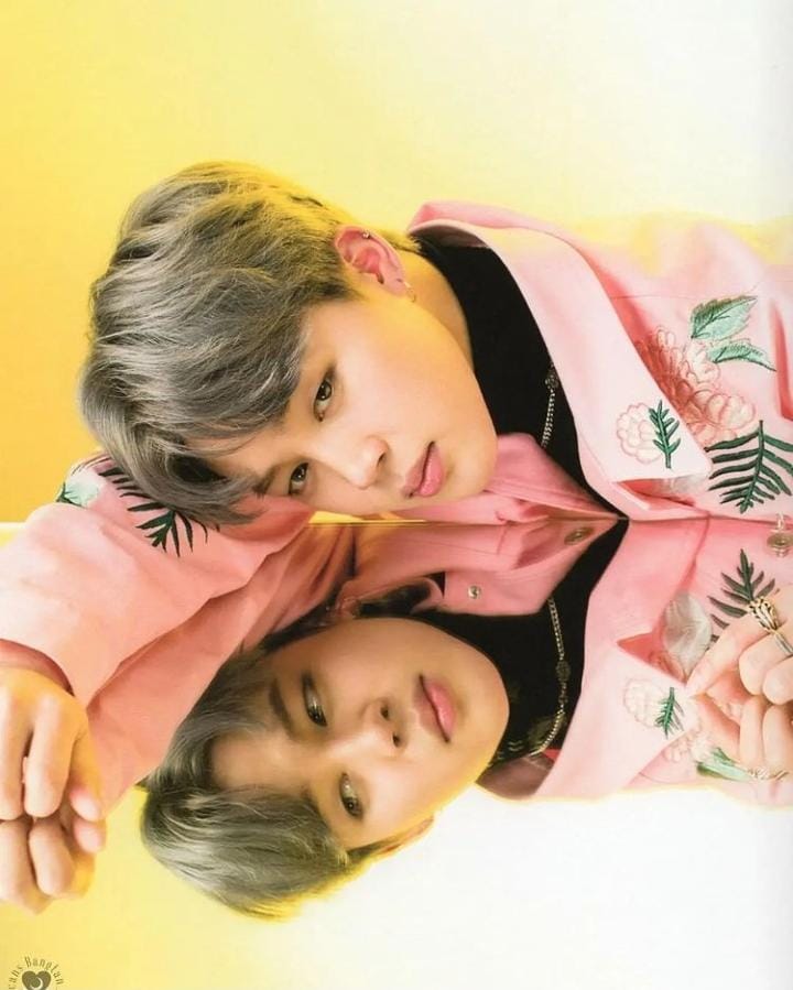 MayteArmy19's tweet photo. Hoy es el cumpleaños de este ser tan maravilloso 🎼🎤🥳✨🐥😍
#JIMINDAY https://t.co/ZJ5FcoDRjI