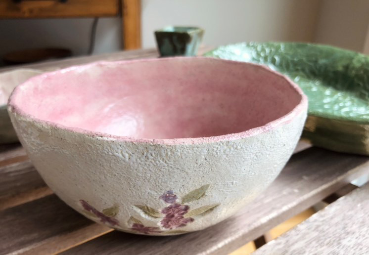 WoodstockGaArts's tweet image. Expressing yourself through art has so many benefits (plus it's fun!) We still have some spots available in our Fun with Clay class at the Kish Center for ages 5-14 starting this Thursday: woodstockarts.org/classes/fun-wi…
📸: Heather Stevens #CreateVibrancy #WoodstockGA #ClayClasses