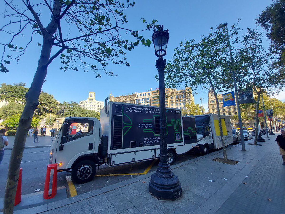 LChargeusa's tweet photo. Ven a conocer el cargador eléctrico de L-Charge de 16:30 a 17:20 en Plaza Cataluña. Recibe gratis una carga ultrarápida de 5min: sigue nuestro #LChargeBCNTour: https://t.co/3rM99afkDy
#LChargeBCN #LChargeBCNTour #Cocheeléctrico #EV #motor #Tesla @lchargeusa #puntosdecarga https://t.co/OP4GLWVv6P