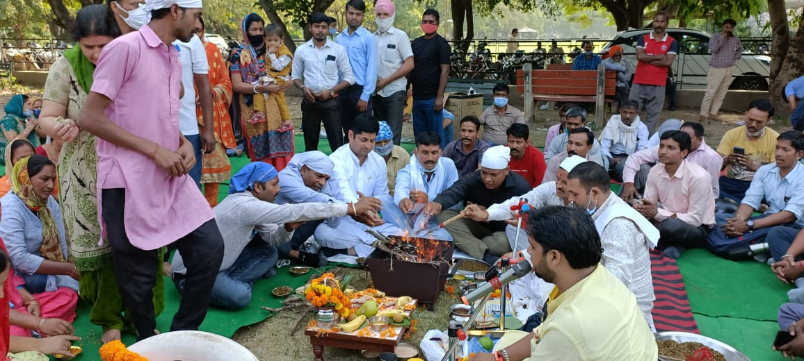 ChandigarhIntuc's tweet photo. आज सेक्टर 20 मैं चंडीगढ़ प्रशासन और शिक्षा विभाग के अधिकारियों की सद्बुद्धि के लिए हवन यज्ञ का आयोजन किया गया ! आपको विधित है कि प्रशासन आए दिन तुगलकी फरमान जारी करके कर्मचारियों की रोजी-रोटी छीनने का काम कर रहा है ।
Naseeb Jakhar
State President  INTUC Chandigarh https://t.co/uBjTIoh6XS