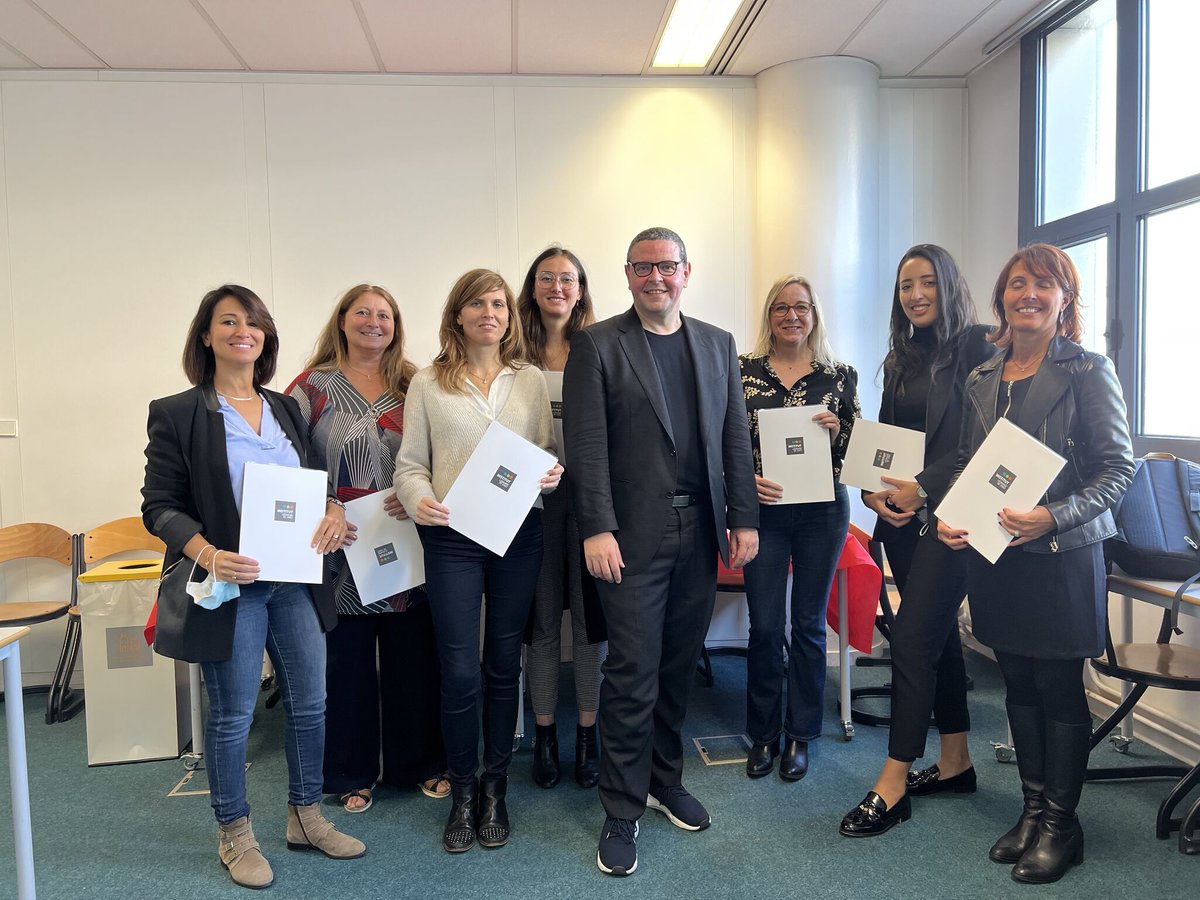 DevinciExec's tweet photo. #DIPLÔME //  Félicitations aux diplômés du MBA #Management de l'#Intelligence #Artificielle de l'ILV!

Un MBA dirigé par Joachim Massias!

Si vous voulez vous inscrire pour intégrer la prochaine promotion  : https://t.co/6F0reOL2xI 

#intelligenceartificielle #ai #InsideILV https://t.co/9zBQh6Txjr