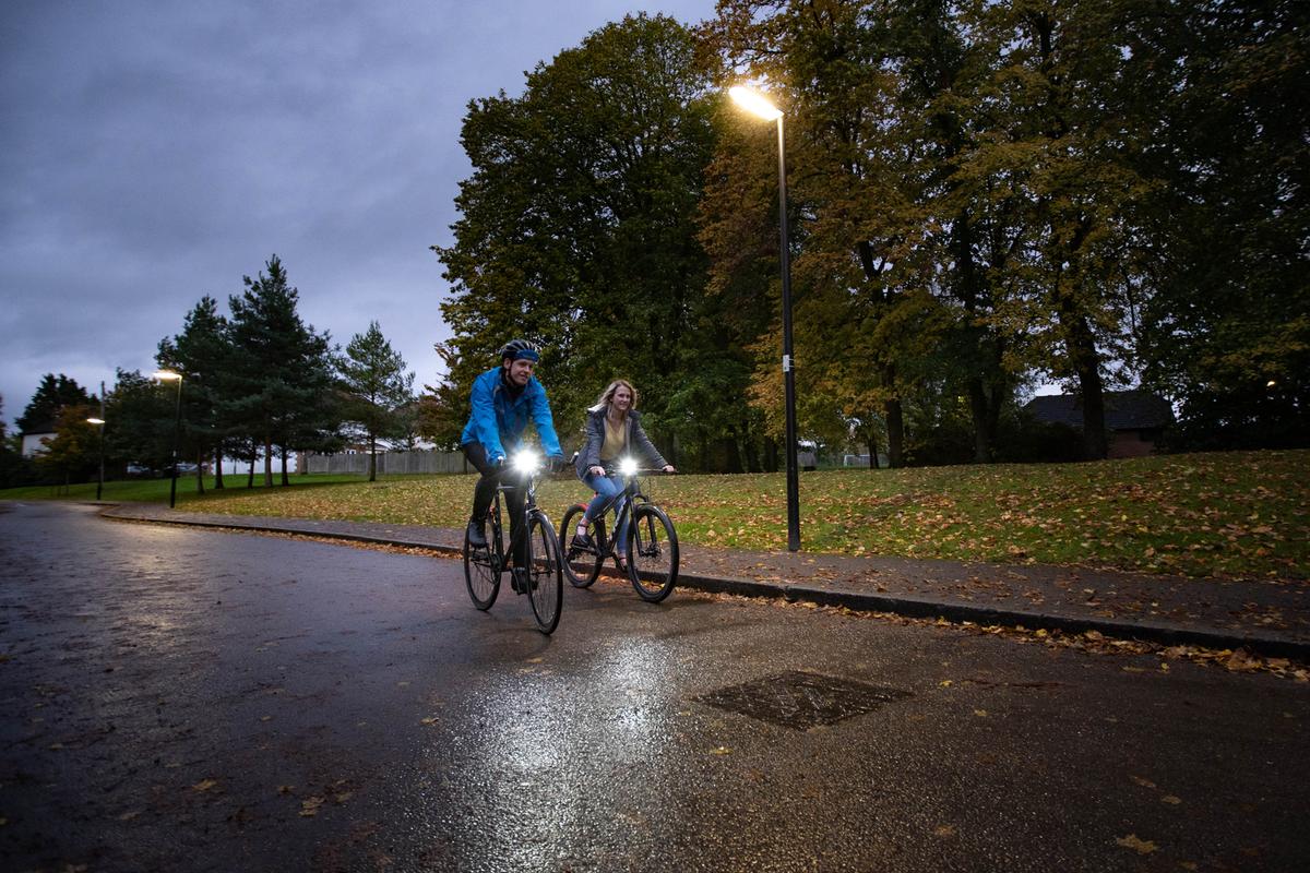 WeAreCyclingUK's tweet photo. With a little preparation, #cycling at night is great. Choosing the right lights is key - and a spare set can be handy (join Cycling UK today and you'll receive a #free pair of bike lights). 💡 Here are our tips for cycling in the dark: https://t.co/rKHJWDxB2L #BrighterBikeNights https://t.co/PDhlOJsN0h