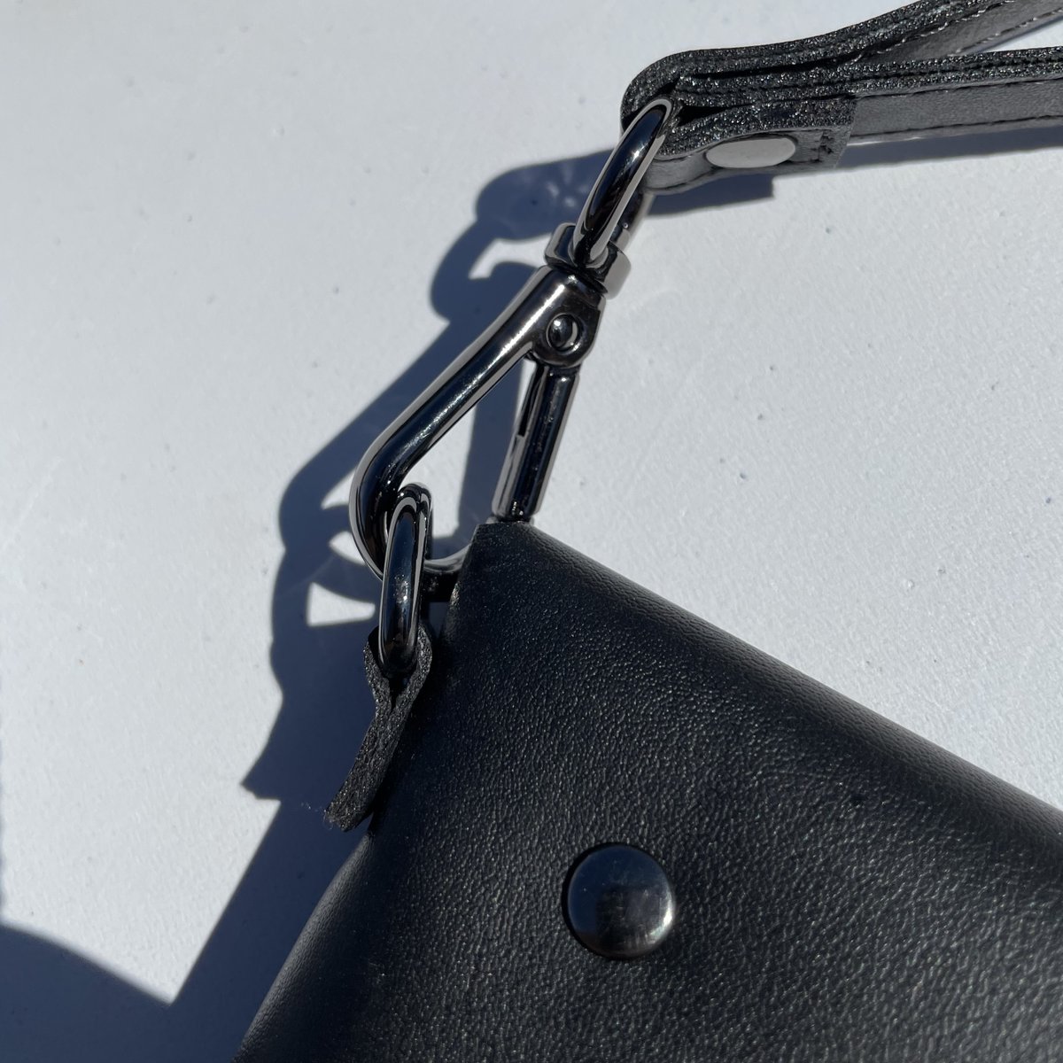 PomonaBags's tweet image. Love Letter Clutch made from plant based 🌵 cactus leather releasing on pomonabags .com friday Oct 15th noon central.