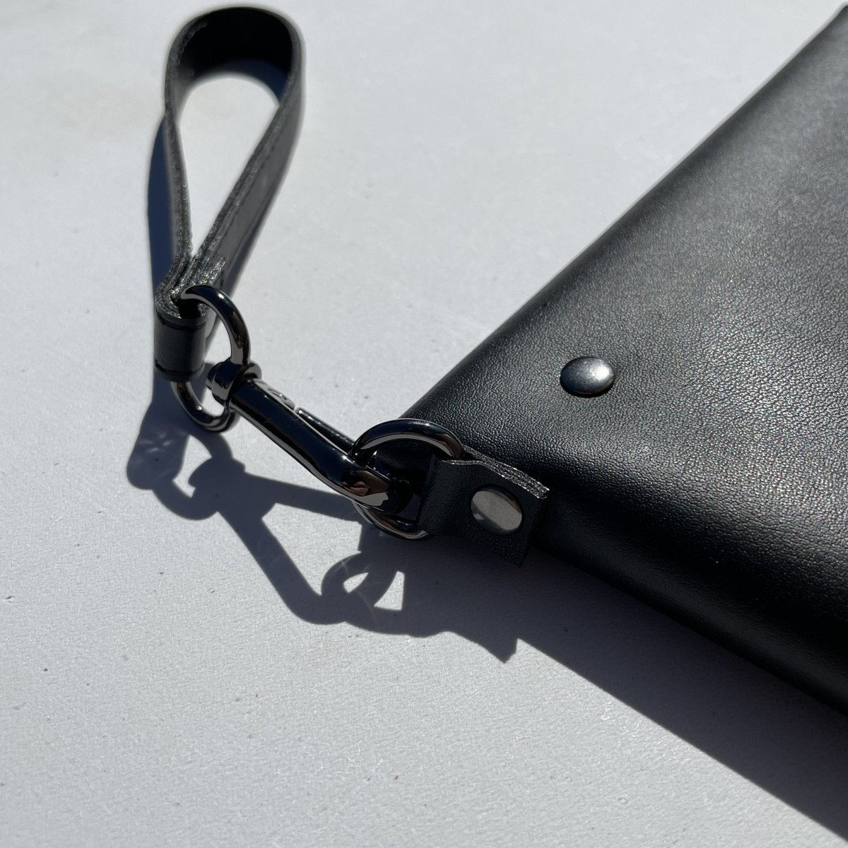 PomonaBags's tweet image. Love Letter Clutch made from plant based 🌵 cactus leather releasing on pomonabags .com friday Oct 15th noon central.