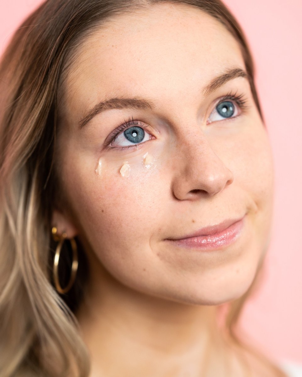 The Eye Cream from heaven is quickly becoming one of our most-loved products after less than a year of being launched, and if that doesn't speak to its efficacy, we don't know what does. Take a look at the formula:

⭐️ Niacinamide: protects skin from free radicals, improves f