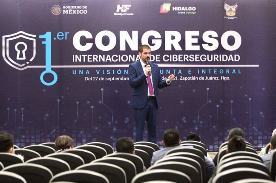 intocc's tweet photo. Nuestro Presidente de #INTOCC #SalvadorSalmperAlenda estuvo participando del 🛡️ 1er Congreso Internacional de Ciberseguridad: "Una visión conjunta e integral"
El mismo resaltó la importancia de la conciencia digital en la protección de niñas, niños y adolescentes. #INTOCC https://t.co/4b9DugVX5L