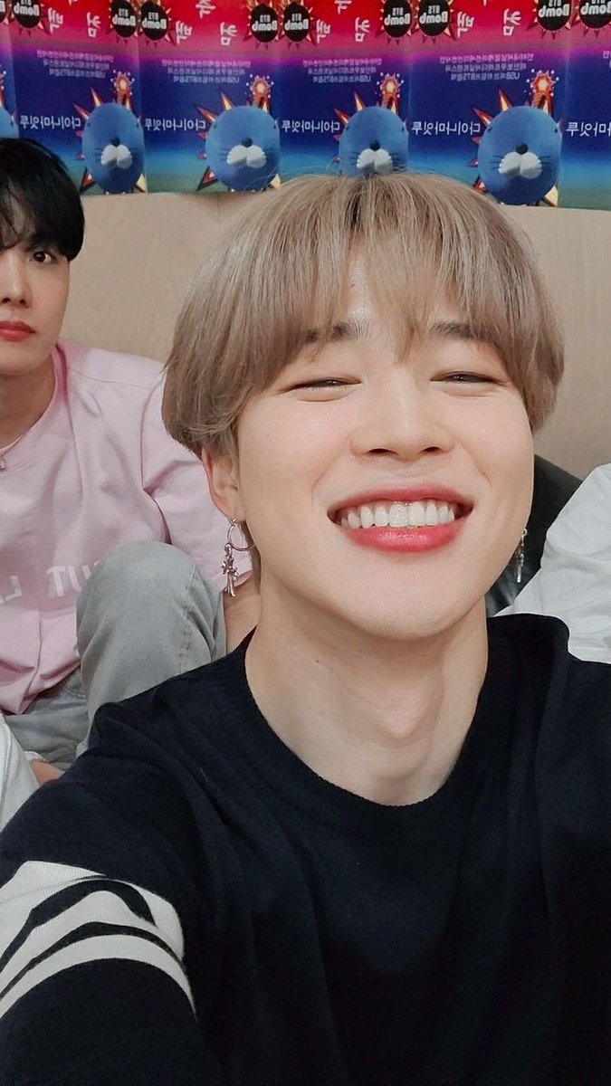 _wolf97's tweet photo. HAPPY BIRTHDAY  thank you for making me happy with your smile . Love youuuuu 💗💗
#지민생일ㅊㅋ
#HappyJiminDay 
#JIMINDAY 
#jiminbirthday https://t.co/WyCU1CDoeA