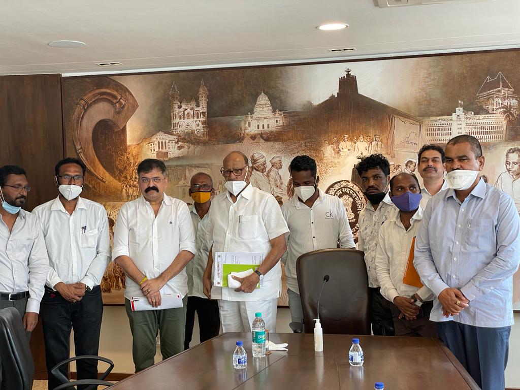 PawarSpeaks's tweet photo. बिरसा ब्रिगेड ह्या तरुण आदिवासींच्या संघटनेचे अध्यक्ष सतीश पेंदाम यांच्या शिष्टमंडळाने आज भेट घेतली. आदिवासी समाजाच्या वन, गृह व गृहनिर्माण खात्याविषयक प्रश्नांची सोडवणूक करण्याविषयी विस्तृत चर्चा झाली.

@Awhadspeaks https://t.co/G5eFSQDkwx