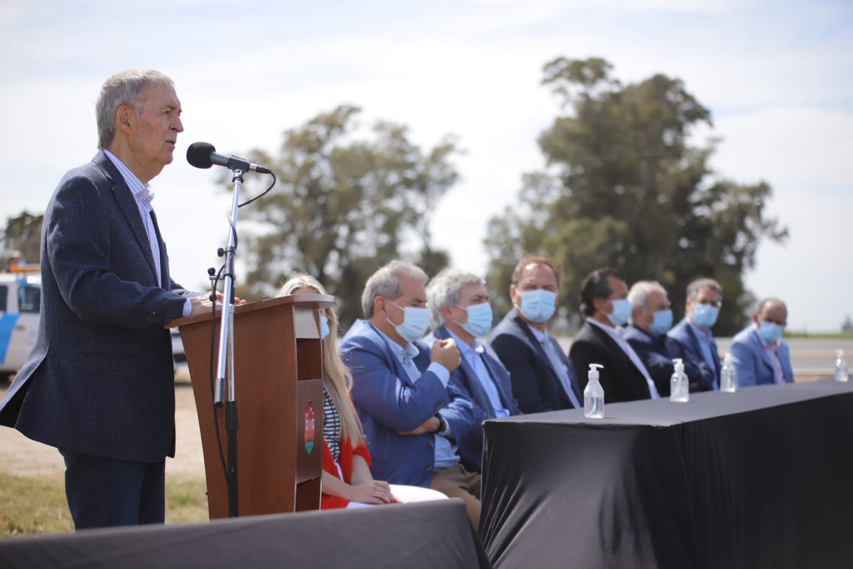 El gobernador <a href="/JSchiaretti/">Juan Schiaretti</a> encabezó el acto acompañado por los ministros <a href="/SergioBussoOK/">Sergio Busso</a>, <a href="/carlosmassei/">Carlos Massei</a>, Ricardo Sosa; los intendentes <a href="/DellarossaPedro/">Pedro Dellarossa</a> de <a href="/lamunimj/">Municipalidad de Marcos Juárez</a> y Edgar Yordán de <a href="/muniSaira/">Municipalidad de Saira</a> y los legisladores <a href="/julitarinaldi/">Rinaldi Julieta</a> y <a href="/PikiMajul/">Miguel Ángel Majul</a>. #ObrasQueUnen