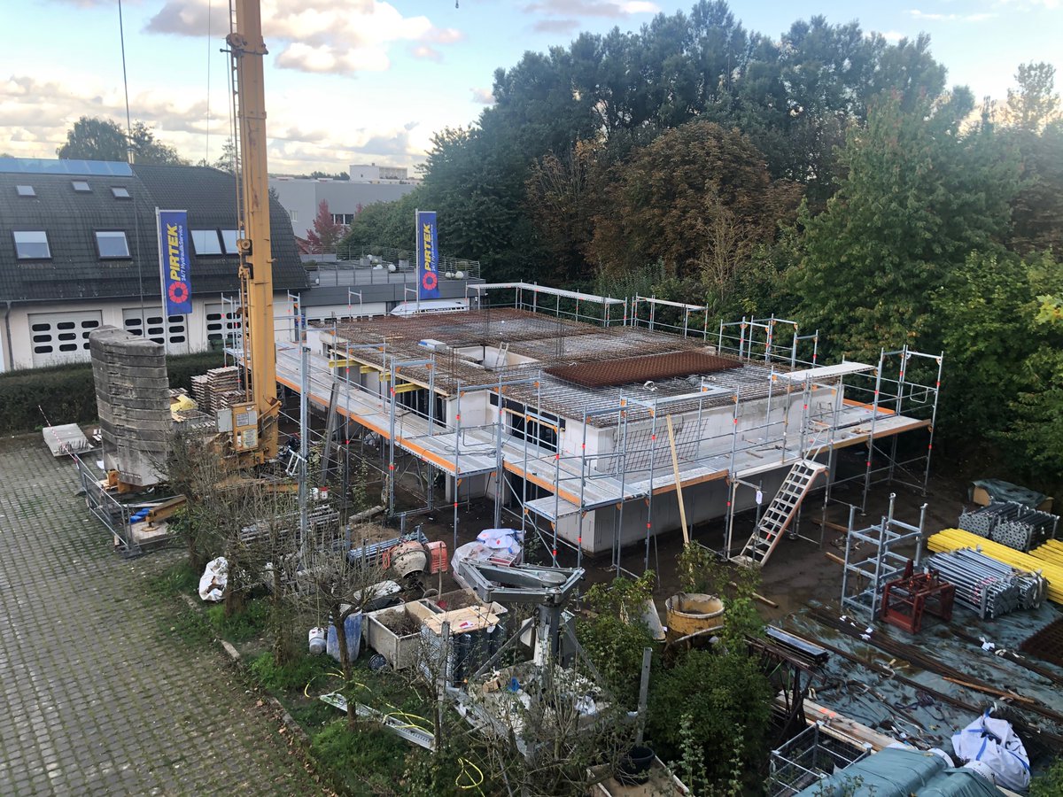 lotharjohnde's tweet photo. Tag 30: Stahlstreben wurden verbunden 😃 #lotharjohn #lohmannbau https://t.co/t9yWb5evJ4