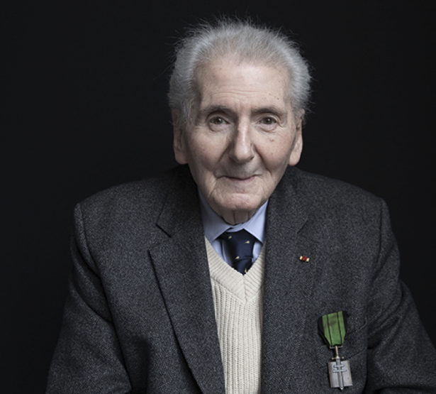 Il n'y a plus de Compagnon de la Libération.
Hubert Germain est mort.
Adieu Monsieur.
La flamme de la Résistance ne doit pas s'éteindre et ne s'éteindra pas.