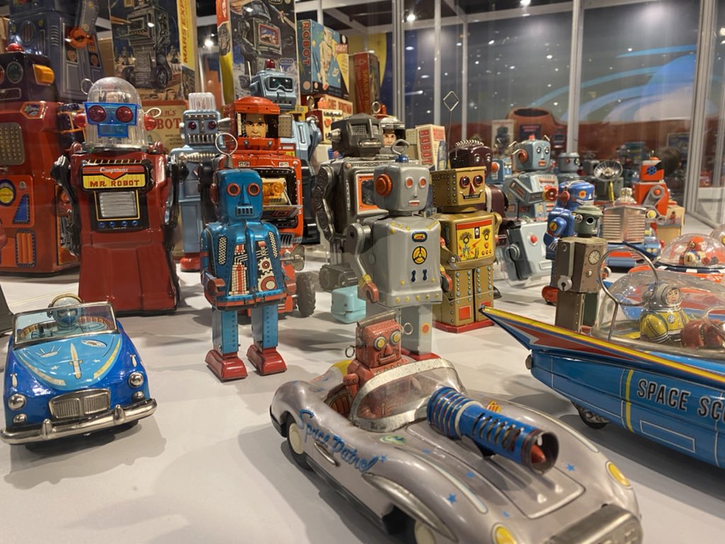 bobbytoni's tweet photo. Im #loop5 ist übrigens gerade eine Ausstellung mit altem Spielzeug. Da schlägt das Retro-Herz gleich höher #retro #vintage #wasauchimmer 😅 https://t.co/3qs4oJtIkx