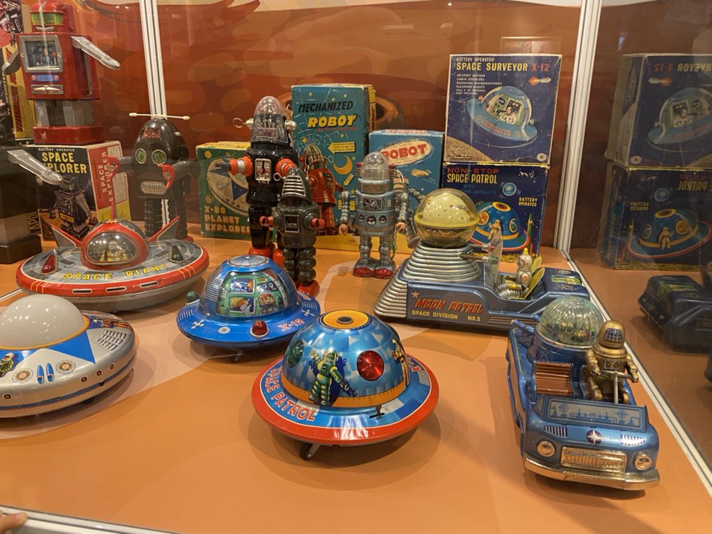 bobbytoni's tweet photo. Im #loop5 ist übrigens gerade eine Ausstellung mit altem Spielzeug. Da schlägt das Retro-Herz gleich höher #retro #vintage #wasauchimmer 😅 https://t.co/3qs4oJtIkx
