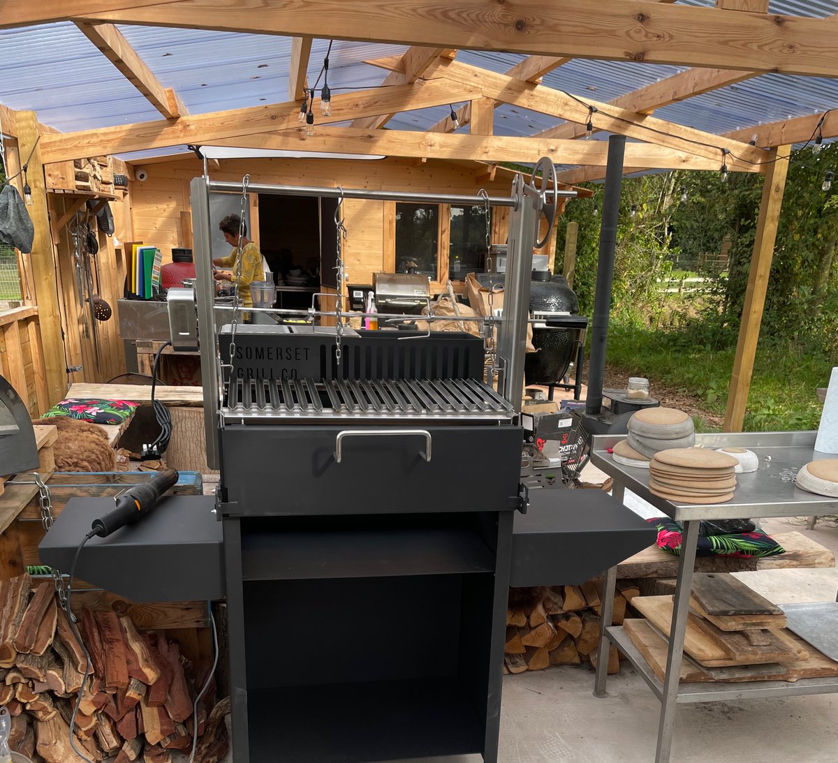 @UkbbqSchool has it very own fully kitted out Glastonbury Asado Grill!  If your interested Marcus has a live fire cooking course on 20th November. #autumnBBQ #bbq #bbq365 #asado #bbqschool #liveFireCooking #bbqfamily