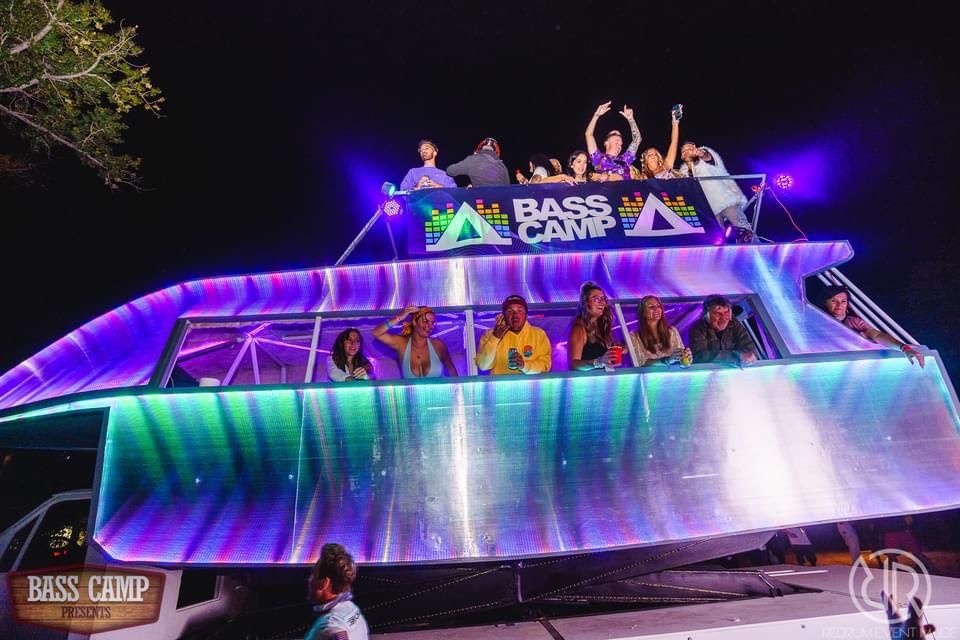dancetronauts's tweet photo. The #STRIPSHIP 
@dancetronauts 

#artcar #UFO #spaceship #basscamp https://t.co/8omiJIZm4s