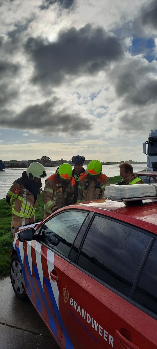 In West4 verband oefenden vandaag 8 HOvDs als Taakcommandant op 4 verschillende banen, georganiseerd voor/door de 4 regio's. Wat is dit nieuwe initiatief positief ontvangen! Geeft energie als oefenleiding! Nadruk op mono💪🏾 <a href="/Vakbekwaam_ZHZ/">Vakbekwaamheid BrandweerZHZ</a> @VRHvbh <a href="/Vakbekwaam_VRHM/">Vakbekwaamheid VRHM</a> <a href="/vakbekwaam_VRR/">Vakbekwaamheid VRR</a>
