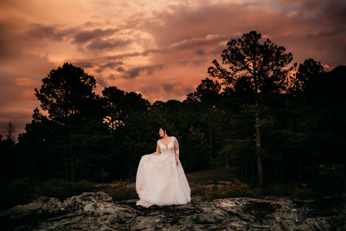 ImageryBySyd's tweet photo. lets all admire this bride and sunset together because WOW https://t.co/nidWSPii9s