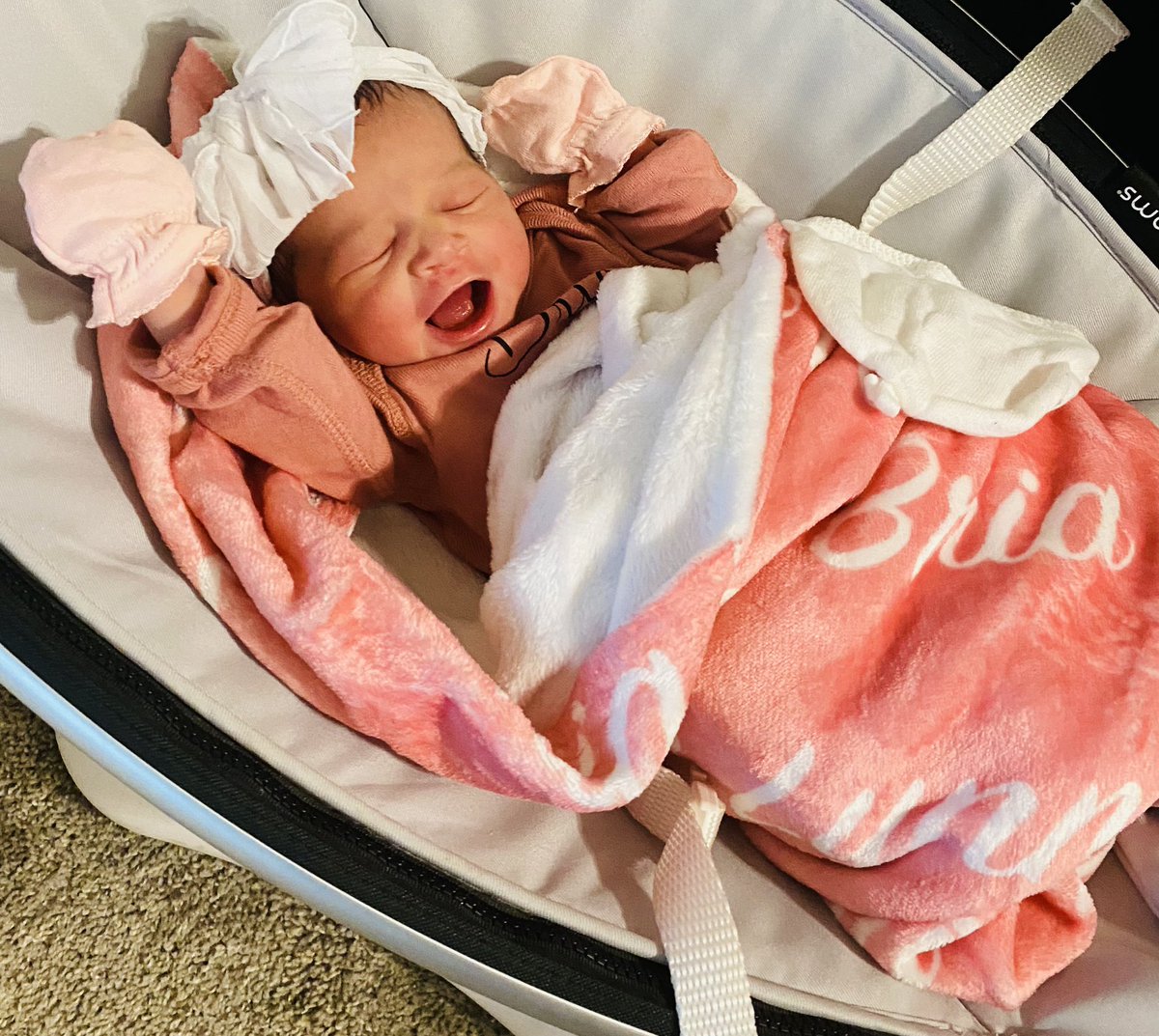 Kat_Valenz's tweet image. I’ve never felt more complete💖