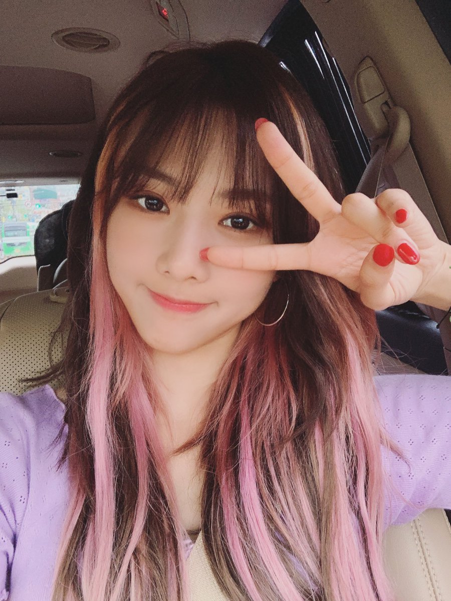 AmaryllisYH's tweet photo. DREAMCATCHER ONLINE CONCERT GIVEAWAY
☆ 10.30 3PM KST Midnight Circus LIVE + VOD

♡ RT &amp; reply with your favourite Yoohyeon selcas
♡ Hashtag #DREAMCATCHER_MIDNIGHT_CIRCUS #DREAMCATCHER #드림캐쳐 #YOOHYEON #유현
♡ 1 winner; Close 10.15 8PM KST; ✅ DM open; ✅ Share MMT login https://t.co/bZa1CC6JmL