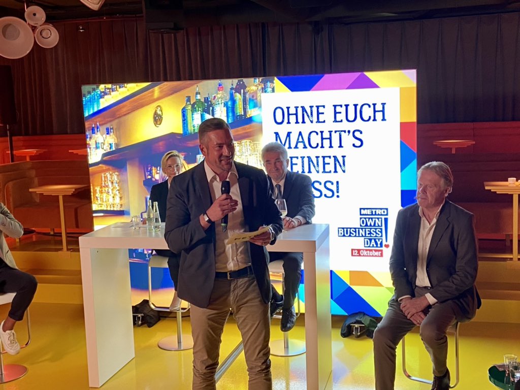 „Die #Gastronomie ist eine fantastische Branche auch für uns als Gesellschaft &amp; den Tourismusstandort Deutschland - diese braucht Rückendeckung &amp; Weichenstellungen, damit sie weiter erfolgreich sein kann!“ begrüßt <a href="/METRO_News/">METRO AG</a> CEO <a href="/SteffenGreubel/">Steffen Greubel</a> den Polittalk. #ownbusinessday