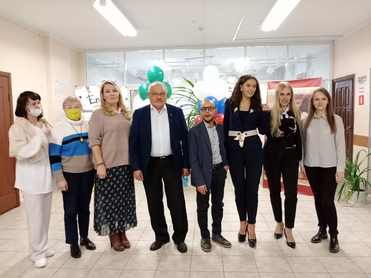 lepschina1's tweet photo. 12 октября состоялось торжественное открытие нового итальянского класса в #мбушкола93.
Проект плодотворного сотрудничества между СГБА / ПИИК и школой. 
„Ciò che dobbiamo imparare a fare, lo impariamo facendolo.“ Aristotele (Тому, что мы должны научиться делать, мы учимся, делая.) https://t.co/MAbGCcQ5bZ