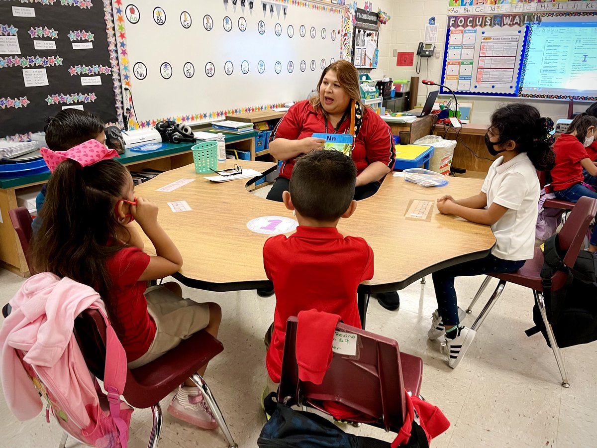 DavisHCISD's tweet image. Centers, centers, centers! 📚😎 Way to go, Mrs. Trevino! Loved seeing your literacy centers in action!! @LaurelesMustang #OneTeamOneMission