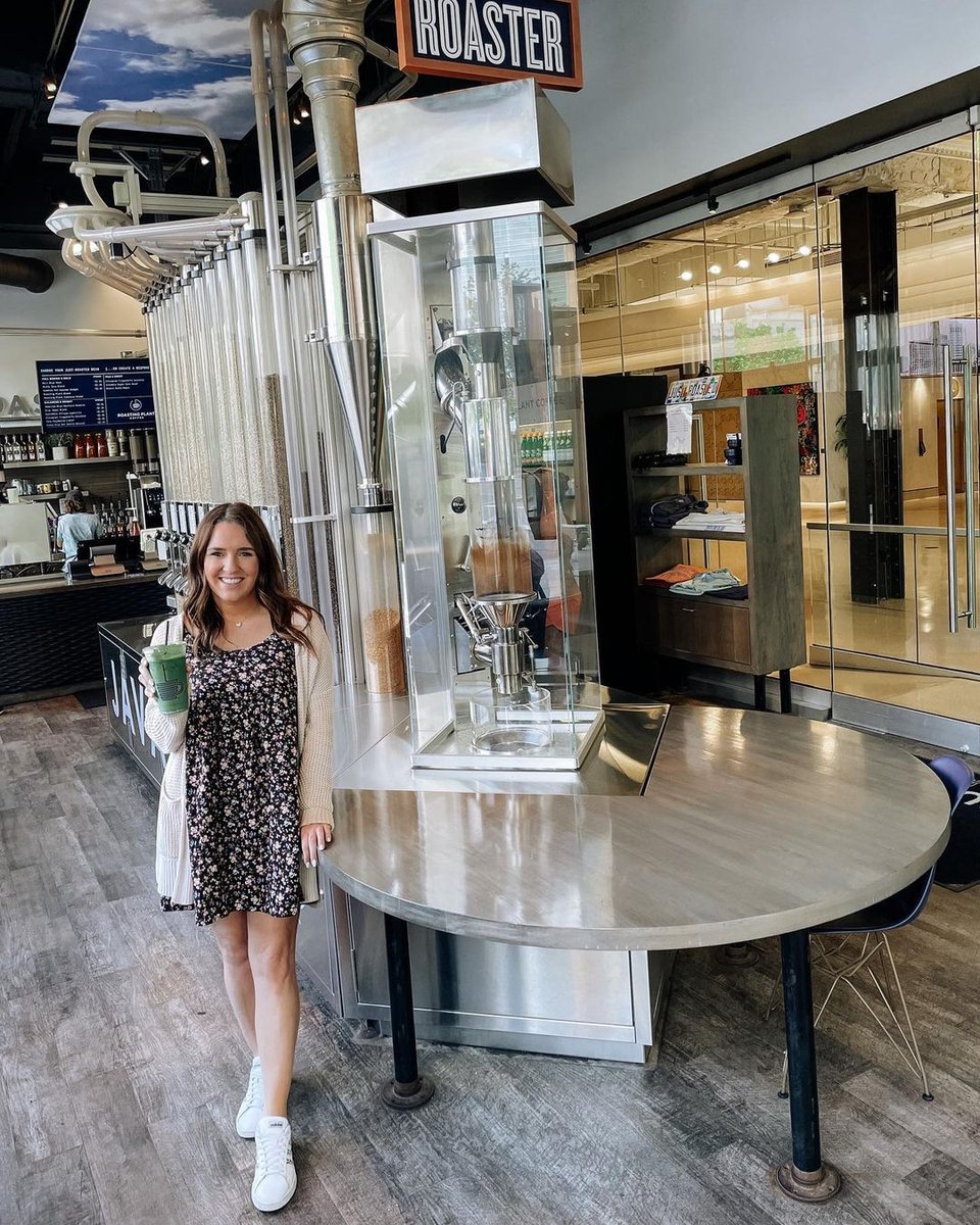 Not only does it roast fresh coffee everyday, #Javabot is also very photogenic 💁‍♀️ 

📸: glowasyougoblog on Instagram