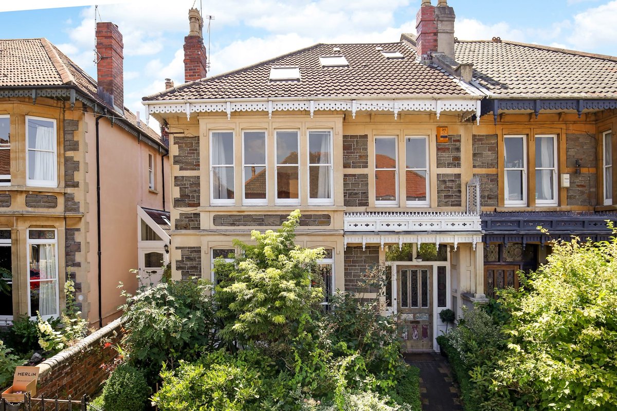 KHBishopston's tweet photo. Back on the market! 5 bed family home on Burghley Road in desirable St. Andrews. For more info or to book a viewing call 0117 909 4400.
#standrews #bristol #garden #bs6 #property #estateagent https://t.co/iWmeKFgbVP