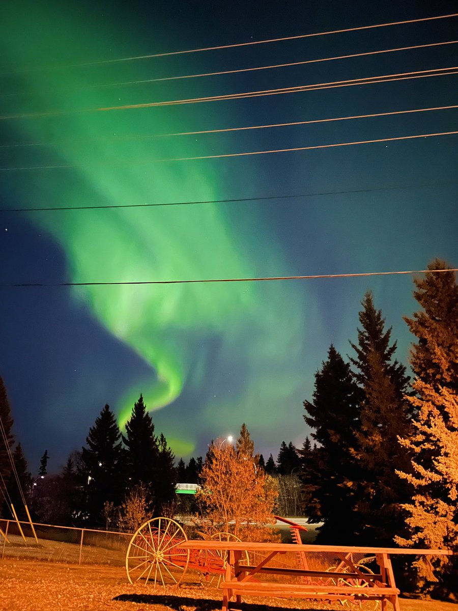 jaymantoinette's tweet photo. Always thankful for you, my love! Happy Thanksgiving, Canada; and thanks for the spectacular show, Lady Aurora! 💚 @zephyrmarieS https://t.co/IdjdWauy8Z