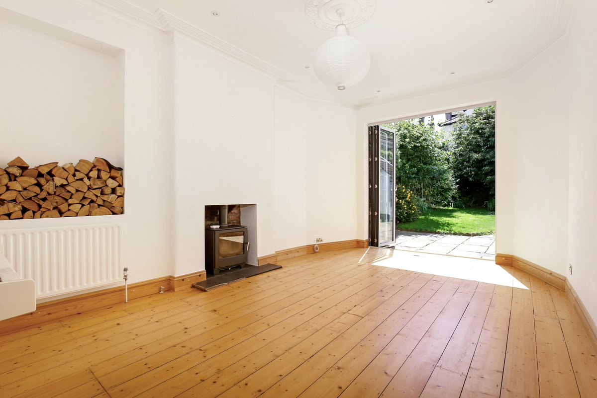 KHBishopston's tweet photo. Back on the market! 5 bed family home on Burghley Road in desirable St. Andrews. For more info or to book a viewing call 0117 909 4400.
#standrews #bristol #garden #bs6 #property #estateagent https://t.co/iWmeKFgbVP