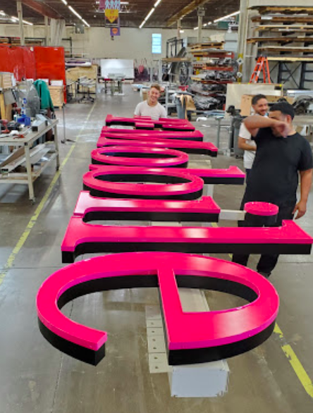 SouthWaterSigns's tweet photo. Tuesdays are for @TMobile signage 🌷🌺🌸

#signage #signs #signinstallation #professionalsigns #tmobile #pink https://t.co/JwyO1PoQ5E