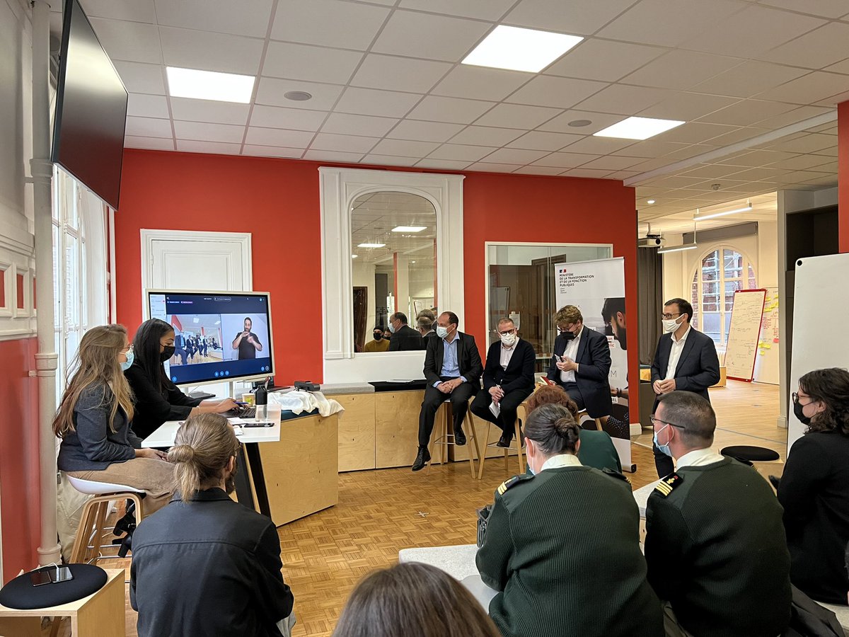 Numerique_Gouv's tweet photo. C’est parti pour le 2e #CaféTransfo sur le numérique au service des politiques publiques de jeunesse

Table ronde avec :

🗣 Clément Cadoret @Cnous_LesCrous
🗣 Guillaume Houzel @Travail_Gouv
🗣 Jean Marc Merriaux @education_gouv

👁 de la société civile Benoit Dussaux @AfevFrance https://t.co/gxJNggctHq