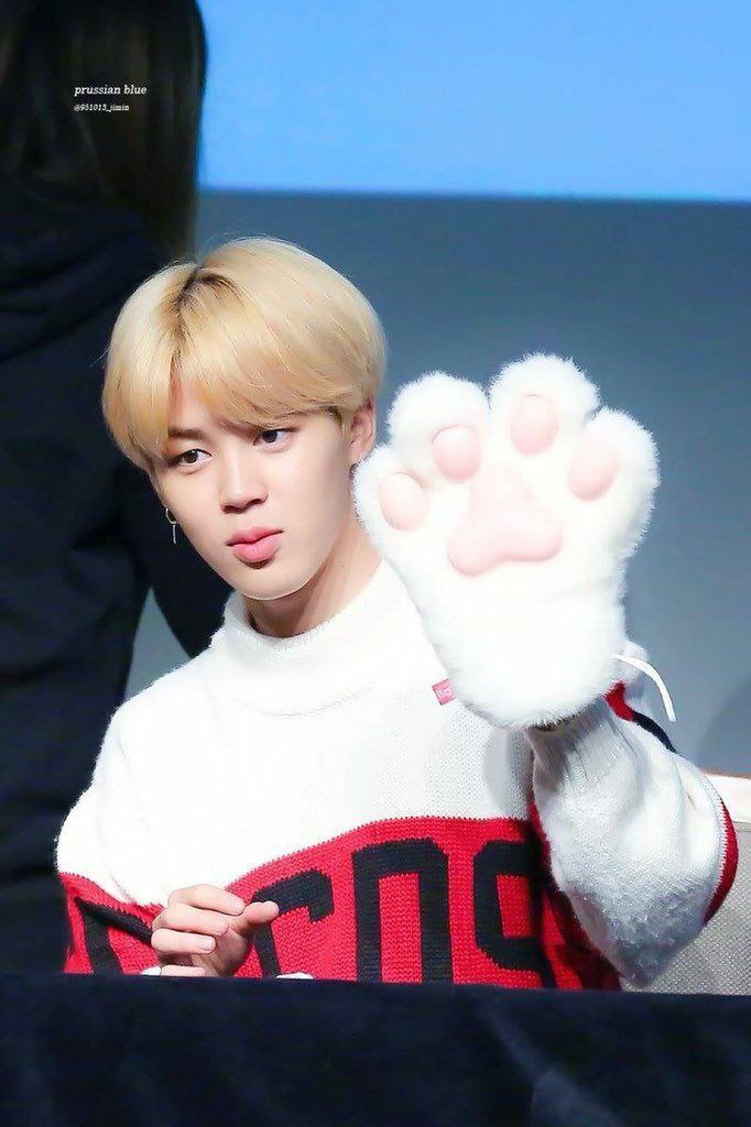 Saharniku's tweet photo. وای اکلیلی شدم 3>
#HappyJiminDay 
#LightOfOctober
#1013Serendipity
@BTS_twt https://t.co/wF2QAgm51N