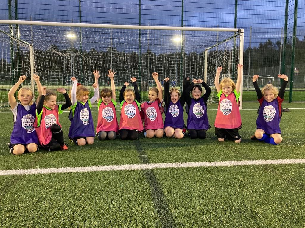 Cheshire_FA's tweet image. WILDCATS | Last night we visited @DukitownyouthFC who are doing a fantastic job in growing the female game with their #WeetabixWildcats session and their girls teams. 

Fun had by all!
