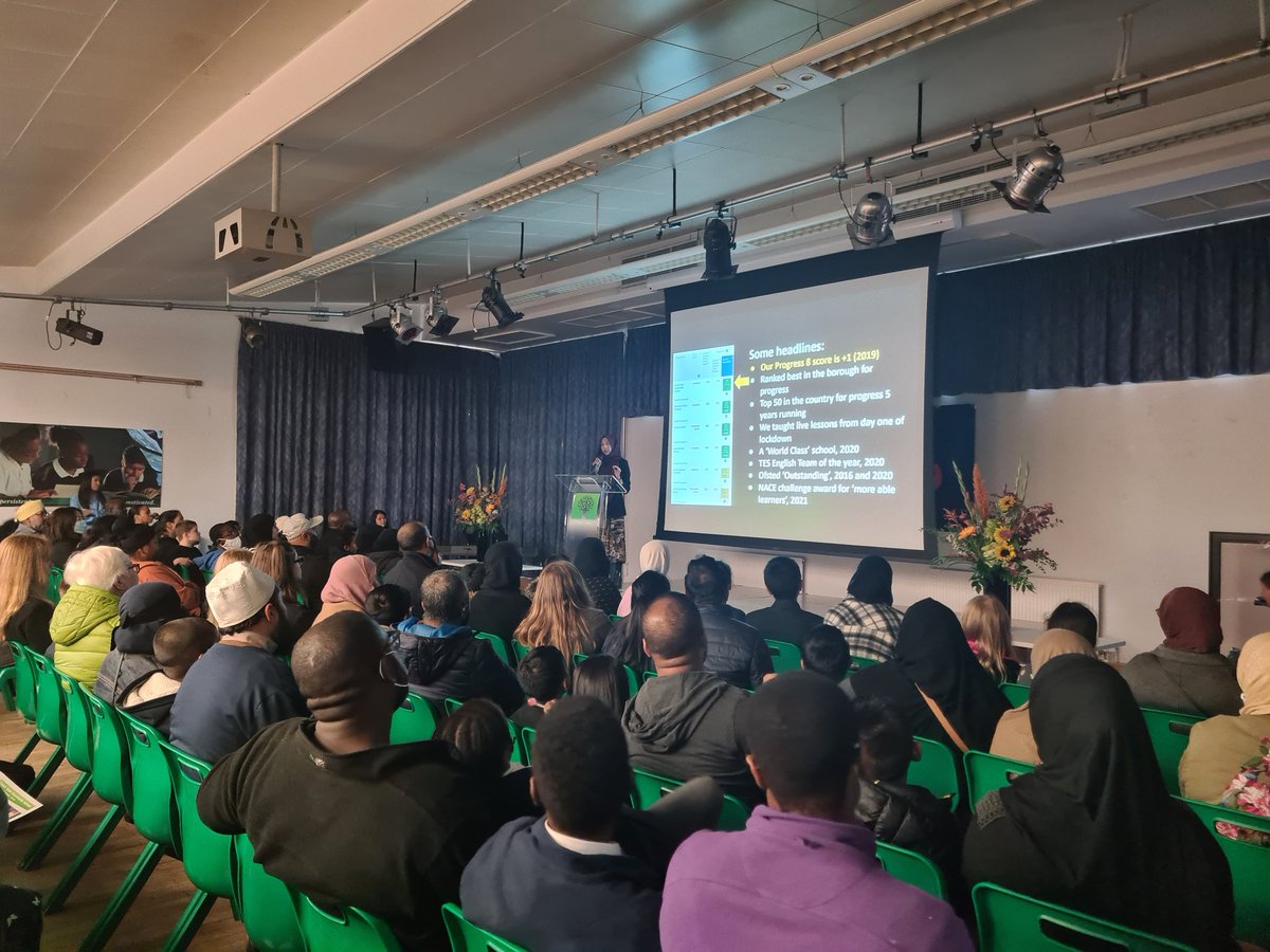 The Headteacher's warm welcome at FGCS! #weareforestgate #openevening <a href="/FgcsInfo/">Forest Gate Community School</a> <a href="/MissTBegum/">Thahmina</a> @lisa905458
