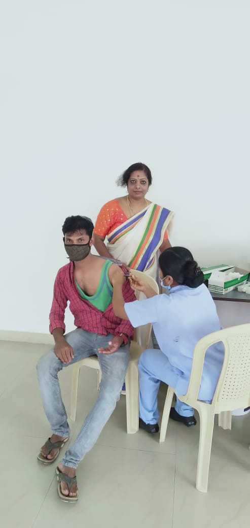 KammasandraA's tweet photo. Corona vaccination camp was organised at Emmanuel Meadows by KRWA.  
A special thanks to Mrs. Kalavathi Chandrakala for arranging the camp.  
#Kammasandra #IndiaFightsCOVID https://t.co/lPstUg9rfS
